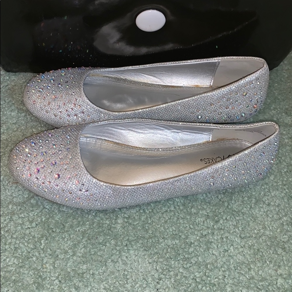 Silver sparkle shoes😍